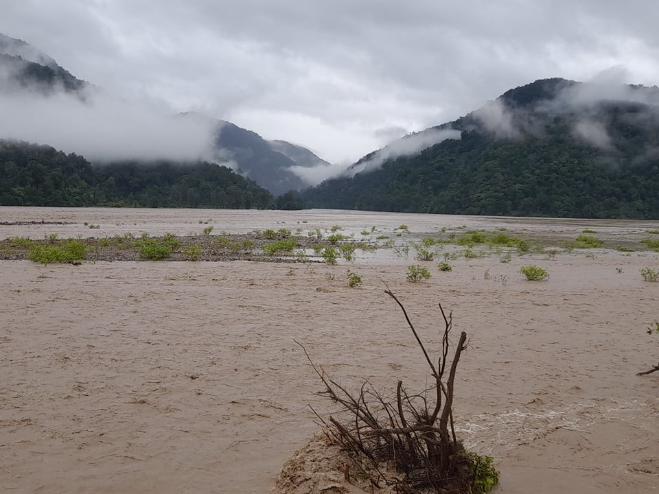 कैलालीमा बाढीको कहर: गाउँ पस्न थाल्यो कर्णाली नदी, सतर्कता अपनाउन आग्रह